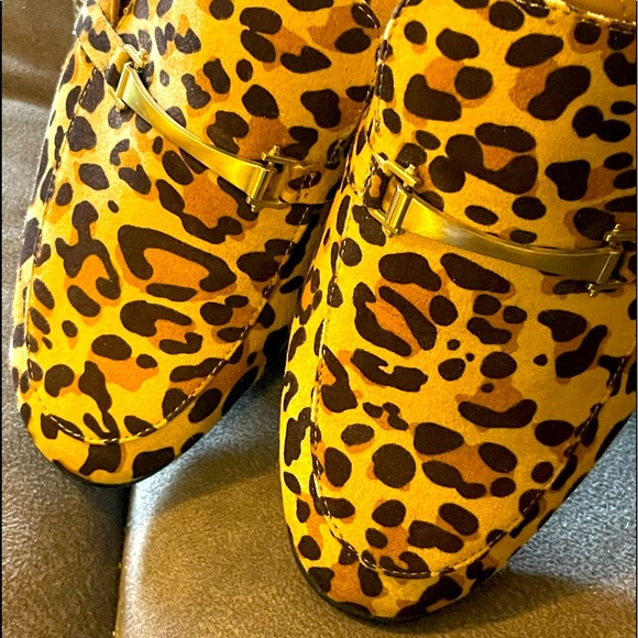 Beautiful Leopard Print Loafers - Picture 11 of 11